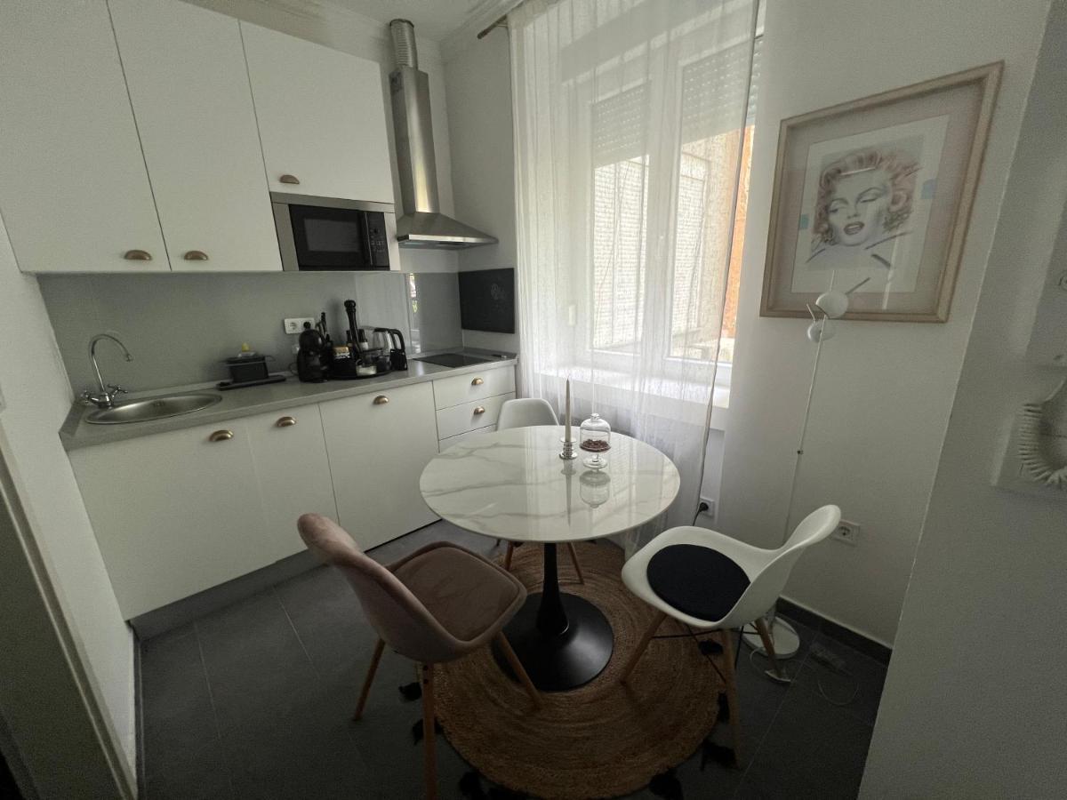 Center City Apartment 2 Zagreb Buitenkant foto